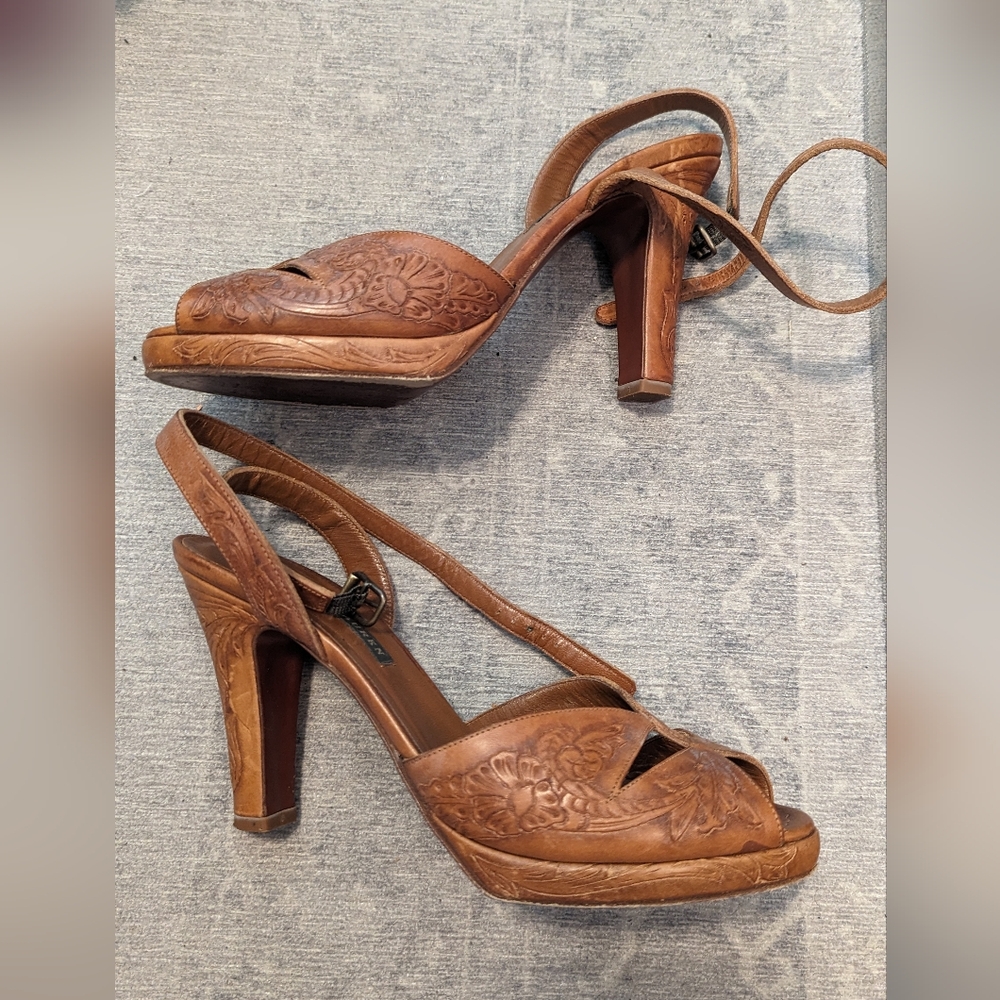 Ralph Lauren leather heels - floral embossed - W size 8.5
